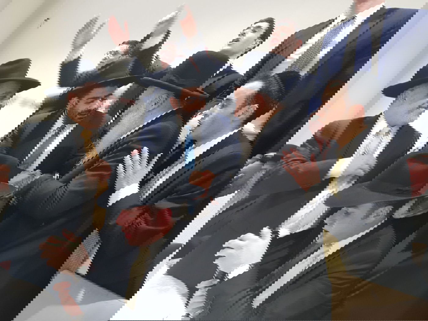 תיעוד: שמחת חתונת בן הגר"נ מרג'ן עם בת הרב ליאור גבאי