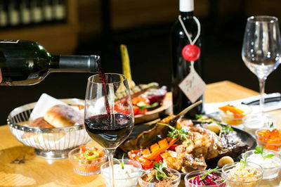 בשר ויין. רודריגז