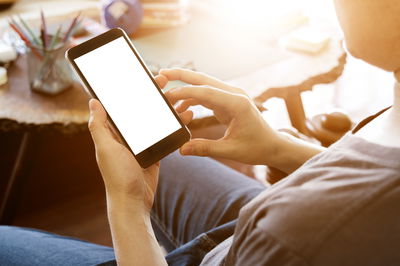 הטלפון הגנוב עם תמונות הבן שנהרג הושב