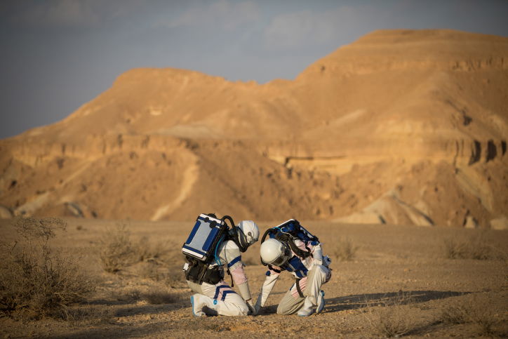 אסטרונאוטים טיילו ב"מאדים" הישראלי • גלריה