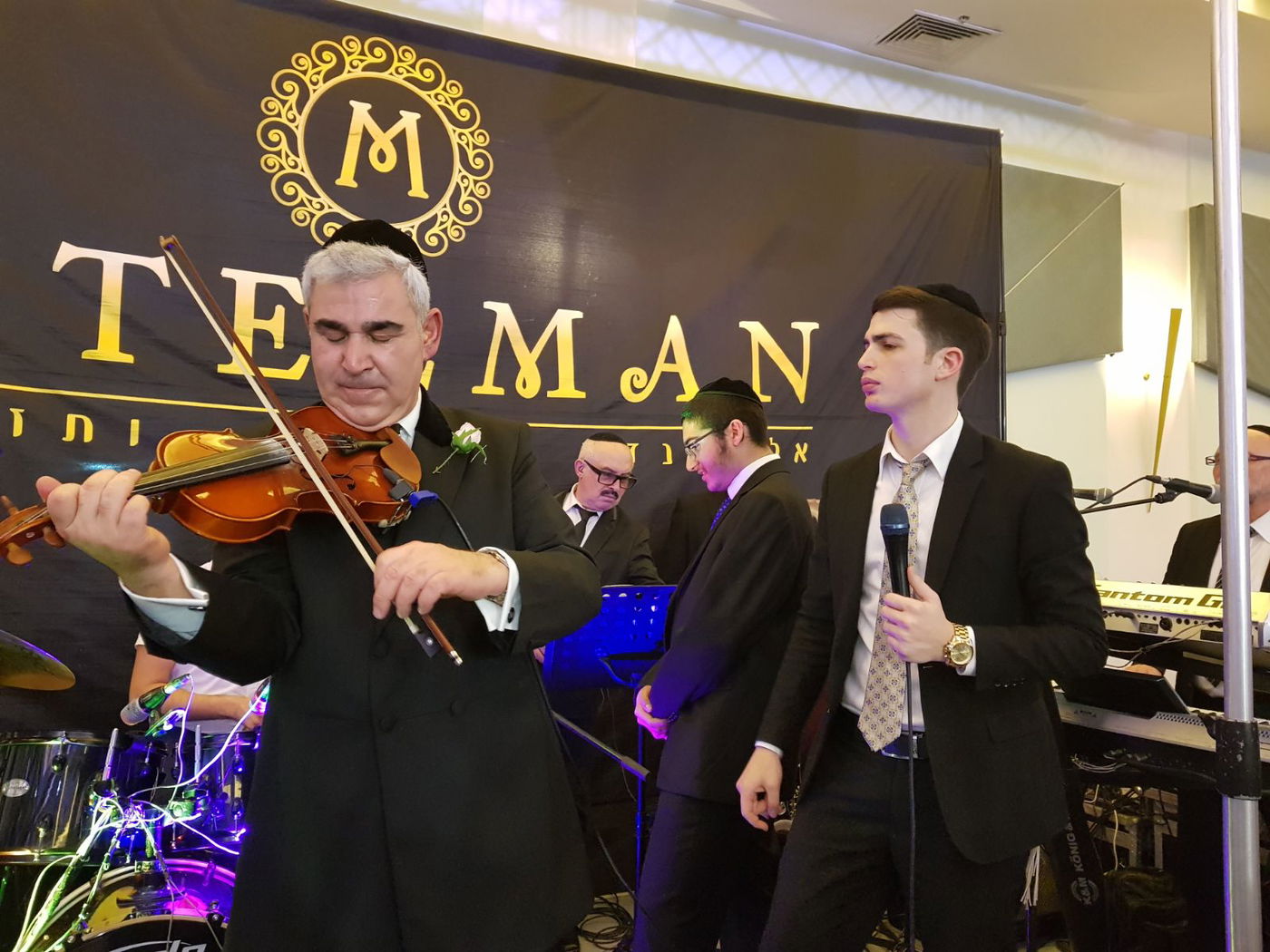 בגלל כשרות: הרב עדס אסר להשתתף בחתונת בת הפייטן