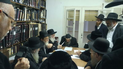 הרבנים התדיינו: כך מותר לחרדים להשקיע בניירות ערך