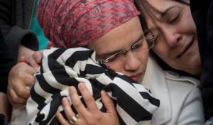 יעל שבח במהלך הלוויה