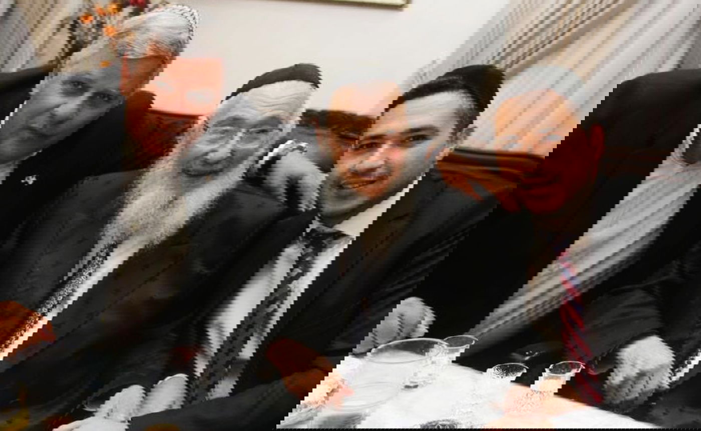 בועז ביטון, אביו רב העיר, וראש העיר