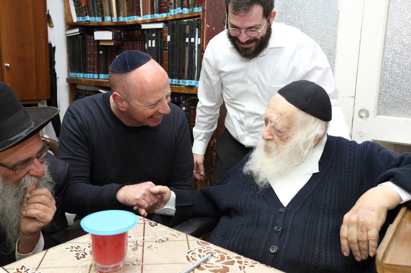 מנכ"ל טרה במעון שר התורה.