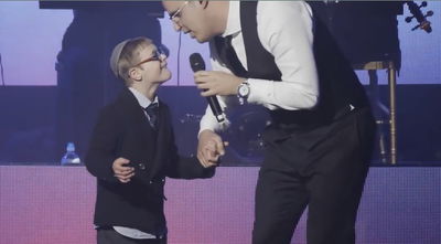 יעקב שוואקי "הרים את הגג" במופע מיוחד