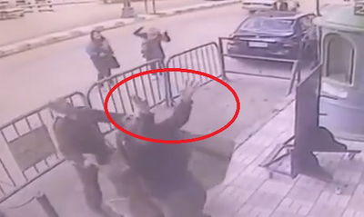 ילד נפל מקומה 3 אל השטיח - על השוטר • צפו