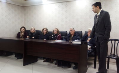 וייס בבית הדין