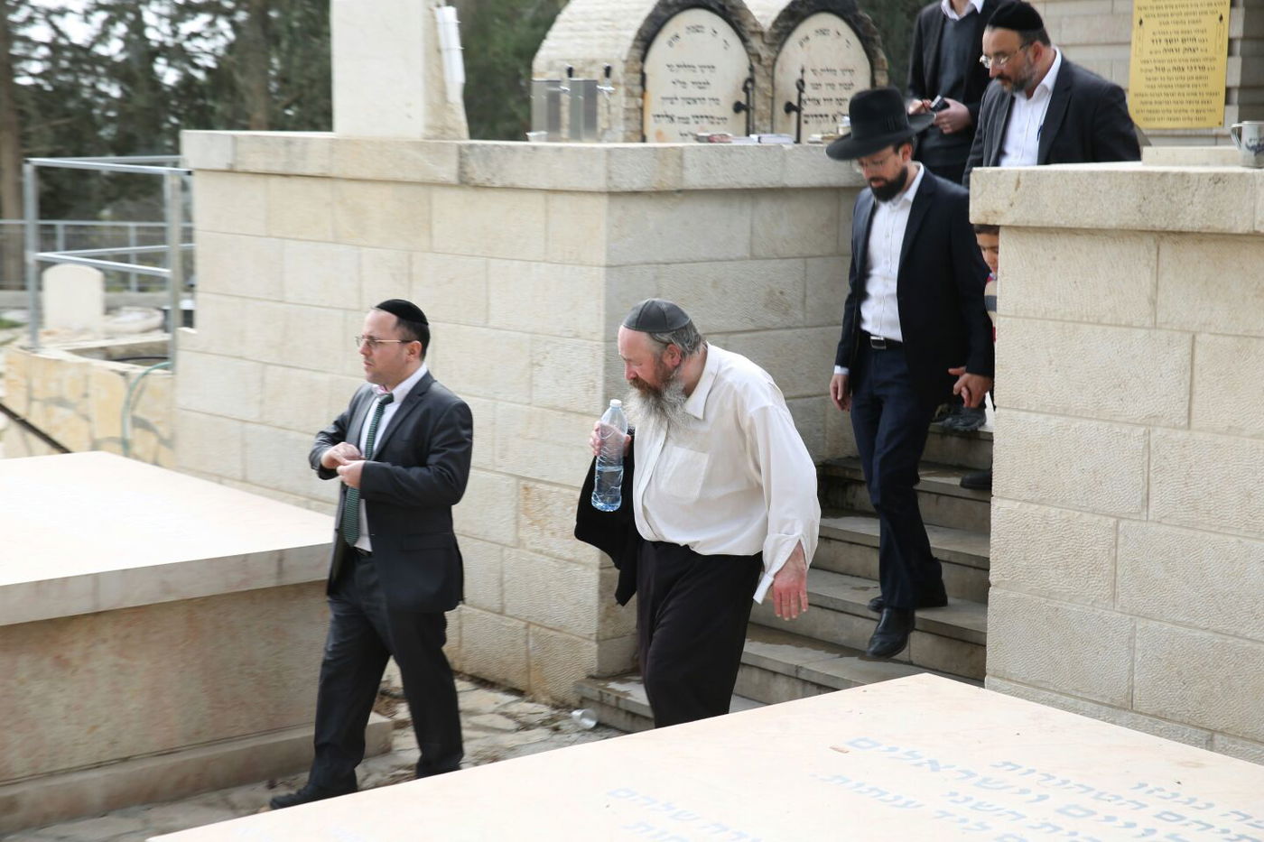 הלווית הגאון רבי שמואל  אוירבך זצ"ל • גלריה מתעדכנת