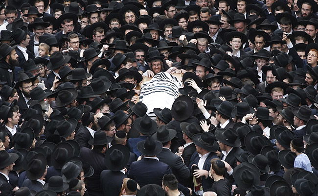 מסע ההלוויה, בצהריים