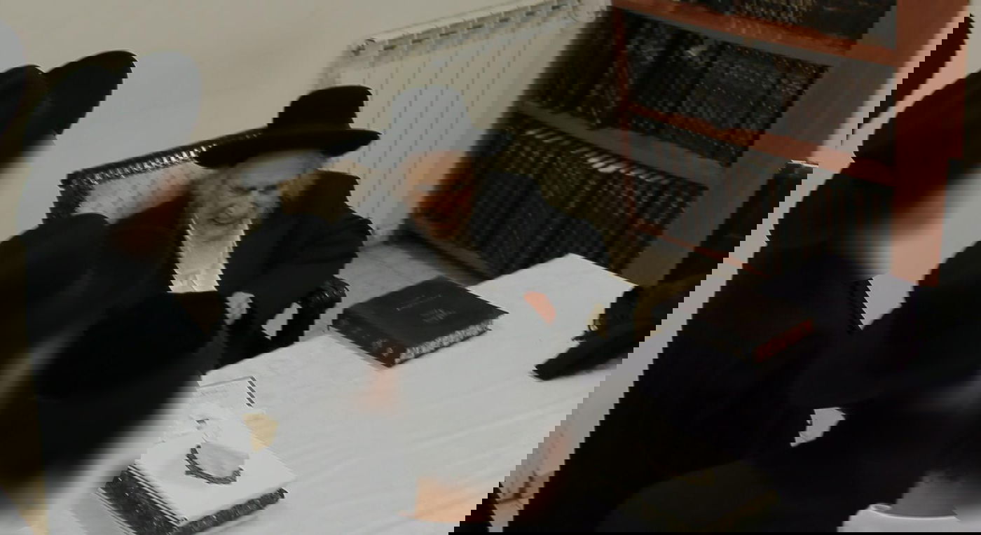 הגר"ש אוירבך זצ"ל בימיו האחרונים • צפו