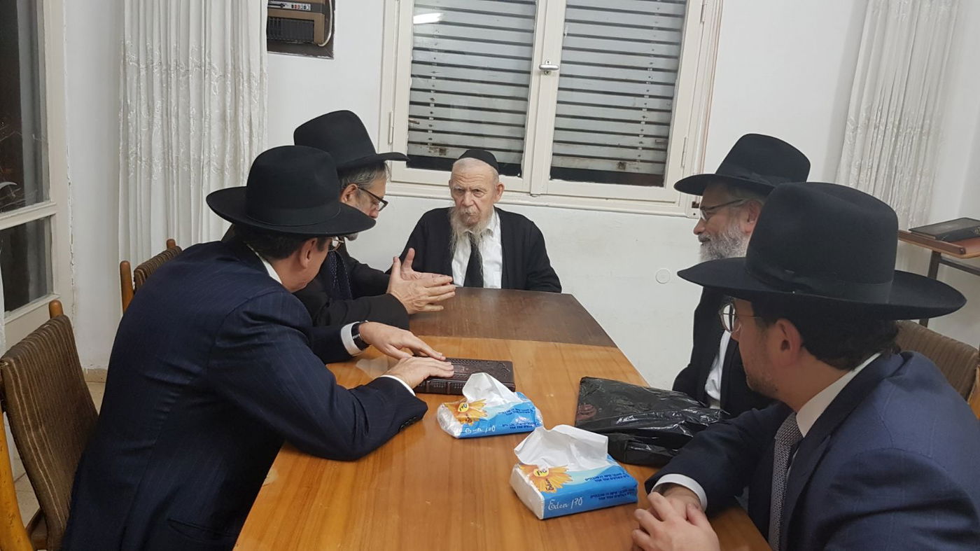 חברי המשלחת אצל הגר"ג אדלשטיין