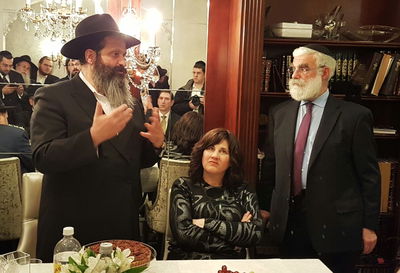 יצא מהכלא, אך עדיין דואג לאסירים