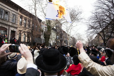 חגיגת פורים בויליאמסבורג: שריפת דגל ישראל