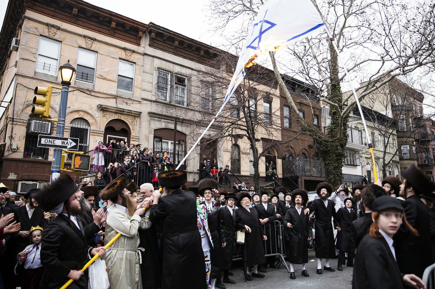 חגיגת פורים בויליאמסבורג: שריפת דגל ישראל