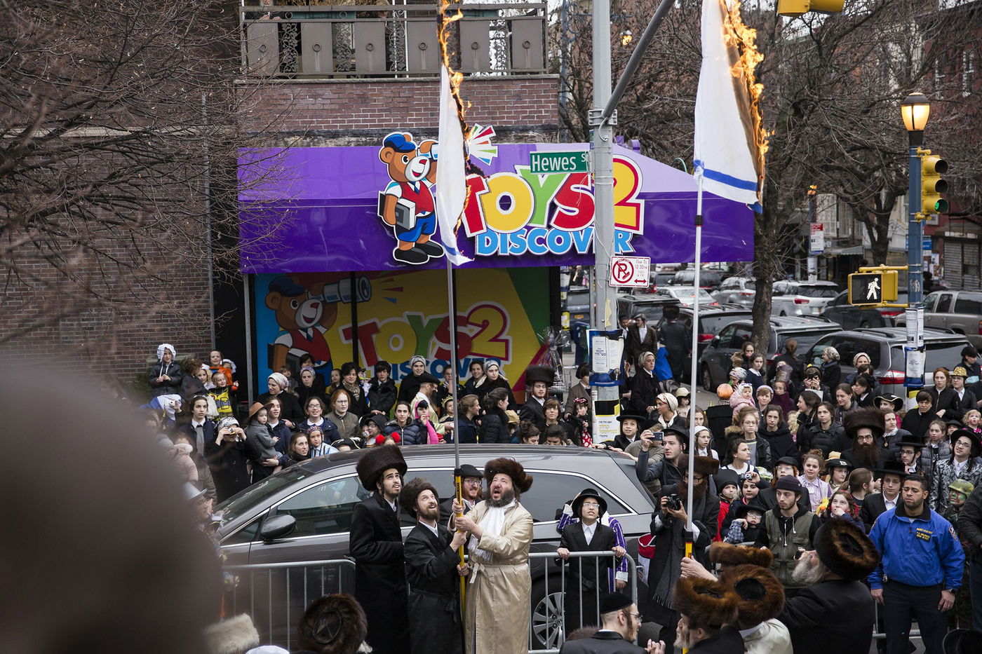 חגיגת פורים בויליאמסבורג: שריפת דגל ישראל