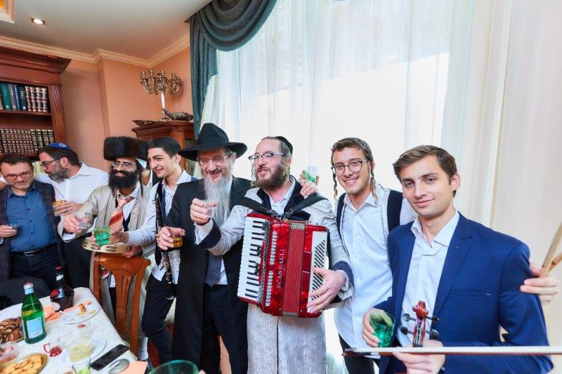 פורים במוסקבה: ממחצית השקל ועד שמחת החג • צפו