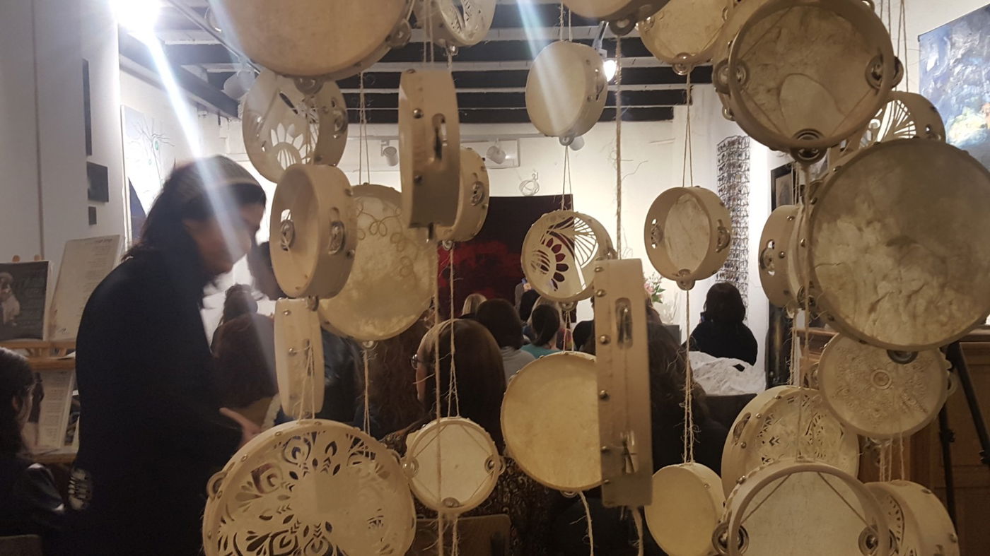 תַּיָּירִים במסגרת / שירת המסע מסרביה לבני ברק