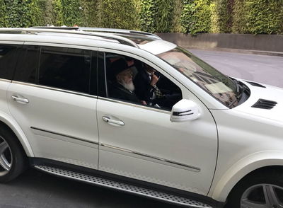 נשיא המועצת בצאתו משדה התעופה