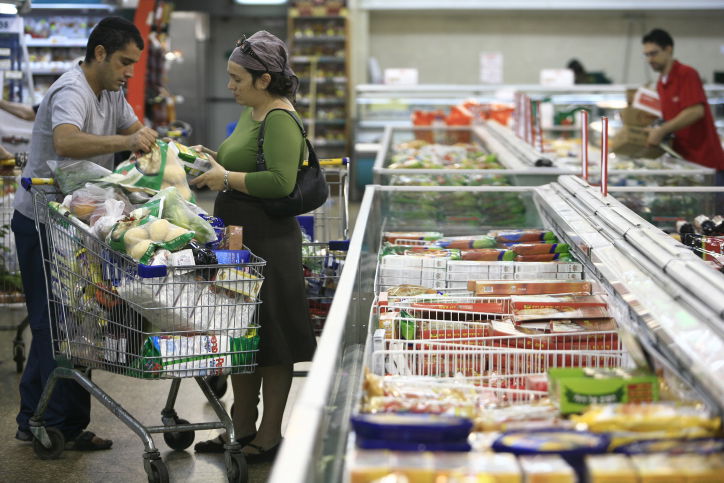 קניית מוצרי מזון. אילוסטרציה