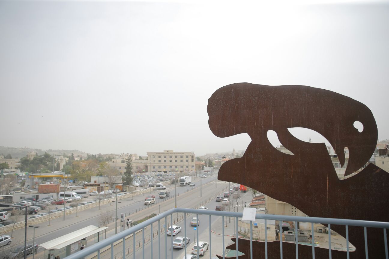 המוזיאון מציג: תערוכת "לא תעשה לך" • צפו