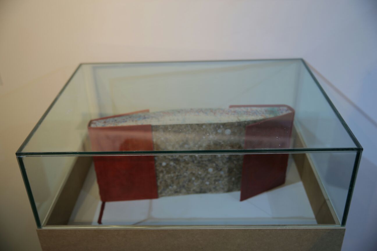 המוזיאון מציג: תערוכת "לא תעשה לך" • צפו