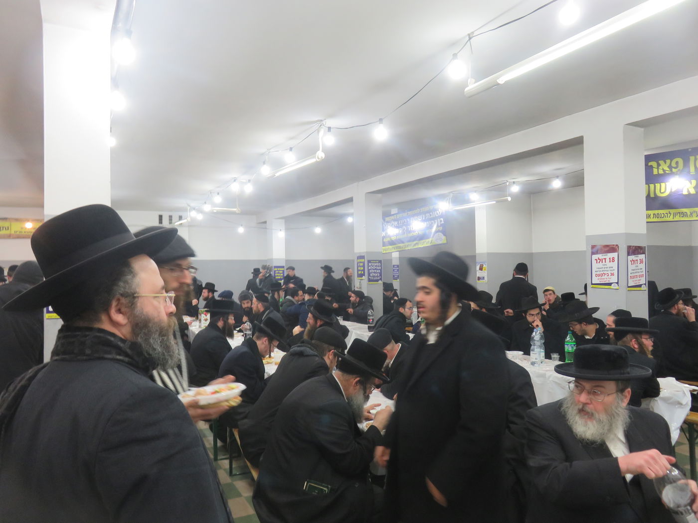 צפו: אלפים בהילולת רבי אלימלך מליז'ענסק