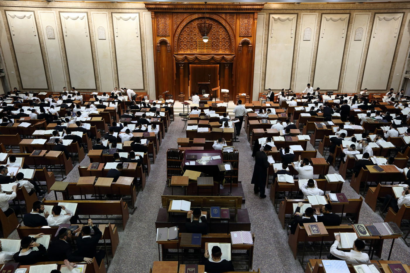 צפו בתיעוד: כך נראה המזרח משיש בהיכל 'אוהל קדושים' בפוניבז'