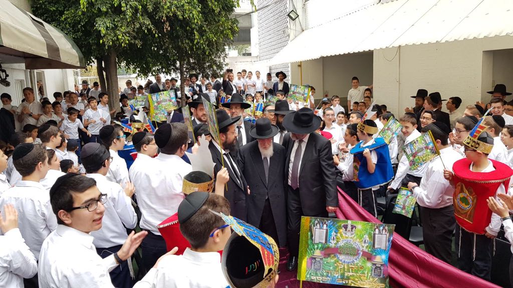 צפו: ילדי מקסיקו בשירה לנשיא המועצת הגר"ש כהן