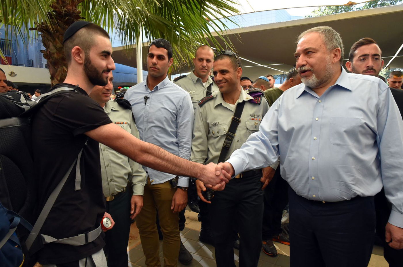 ליברמן עקץ את נפתלי בנט: "המחנך הדגול"