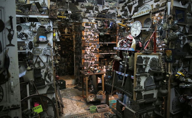 מדהים גם בערב פסח: אוסף החנוכיות הגדול בעולם?