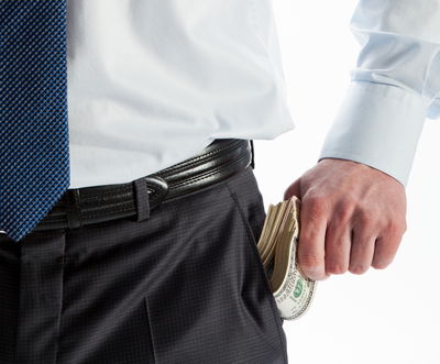 העובד הועסק בשחור. אילוסרטציה