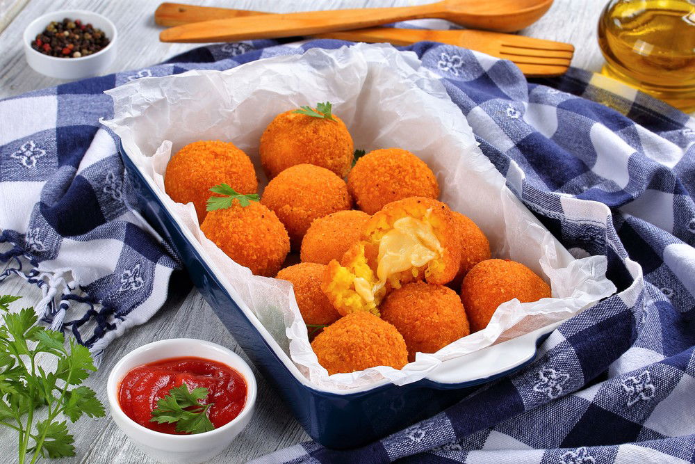 ארנצ'יני. כדורים פריכים במילוי גבינה