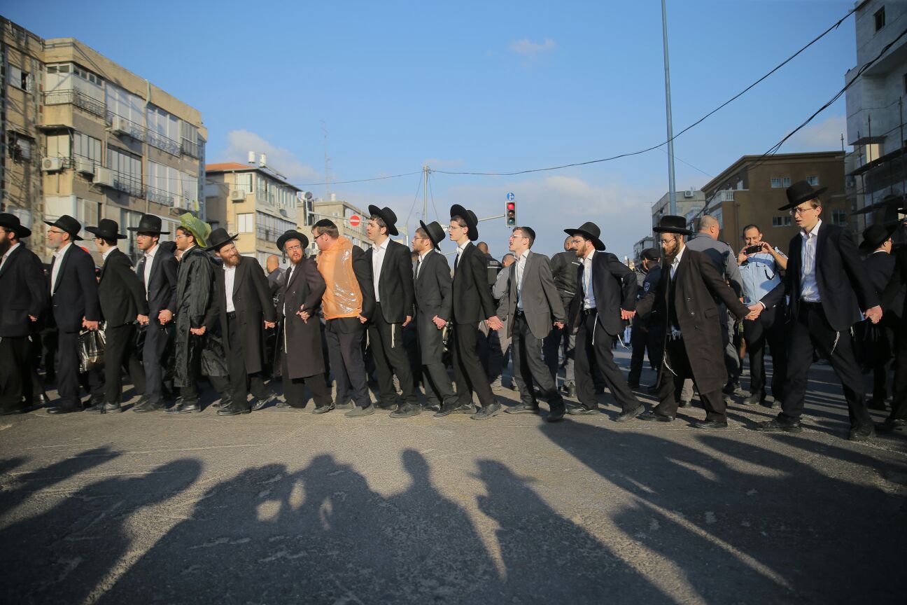 הפגנת הפלג הירושלמי בב"ב  • גלרית סיכום