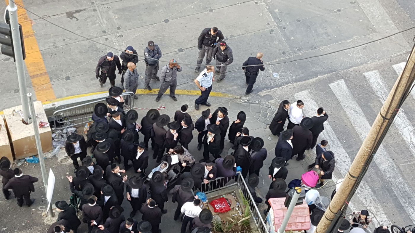 'הפלג' חסם את רחוב ז'בוטינסקי וכביש 4 • תיעוד