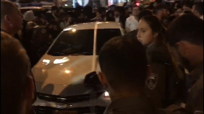 צפו: מה קרה לחתן ולכלה בהפגנת "הפלג הירושלמי"