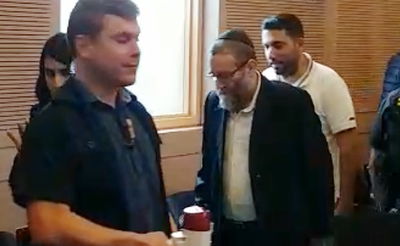 הסדרנים פינו את גפני באמצע הדיון • צפו