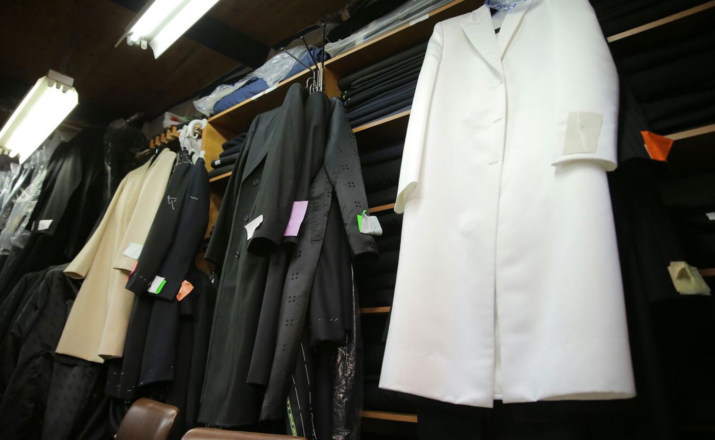 השנה היא 2018, ואנשים עדיין מעדיפים לתפור חליפות