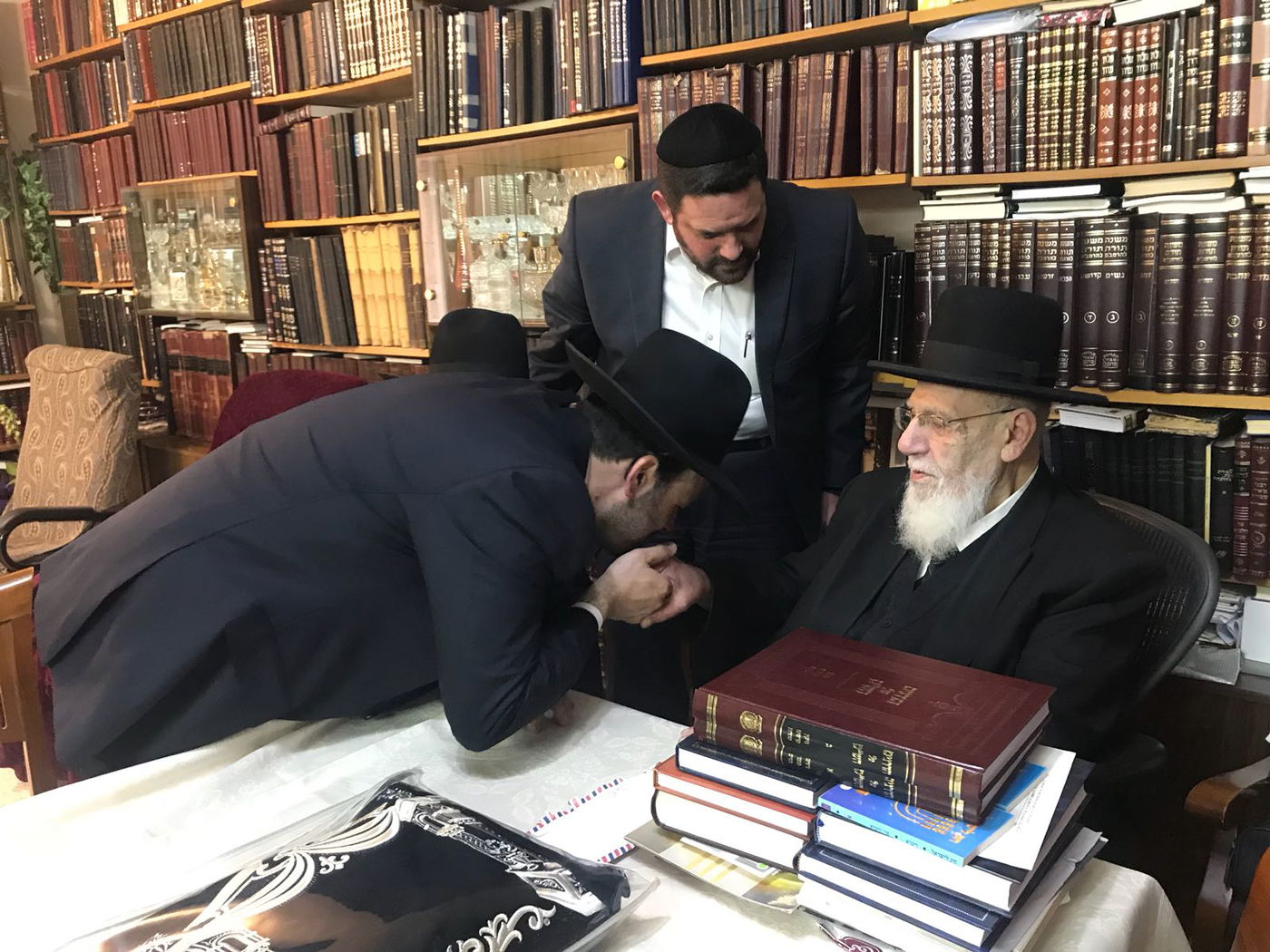 נשיא המועצת בירך את אזולאי ברפואה שלימה