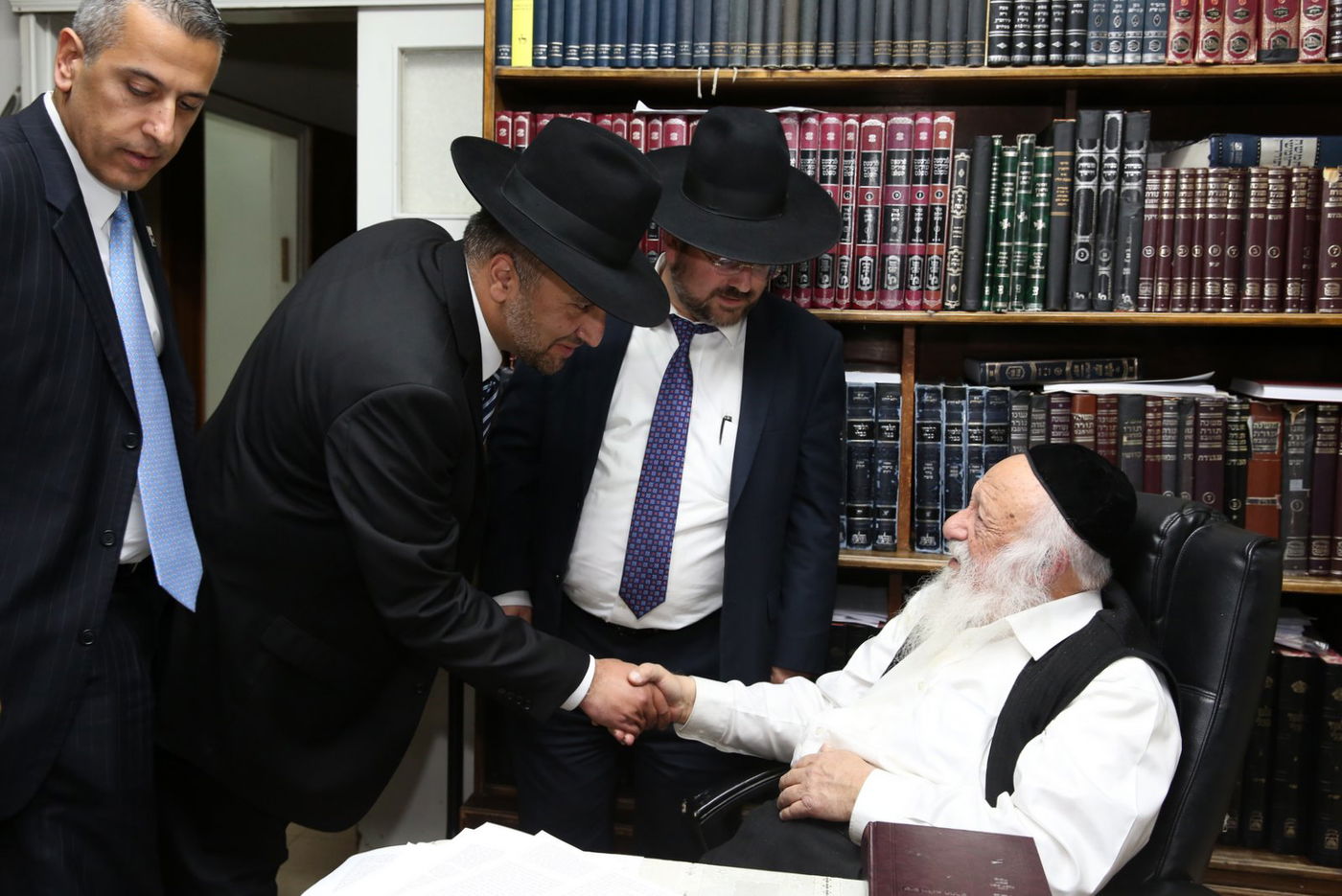 הנהלת  מלון 'הילטון' תל אביב עלו  לקבל את ברכתם של גדולי ישראל