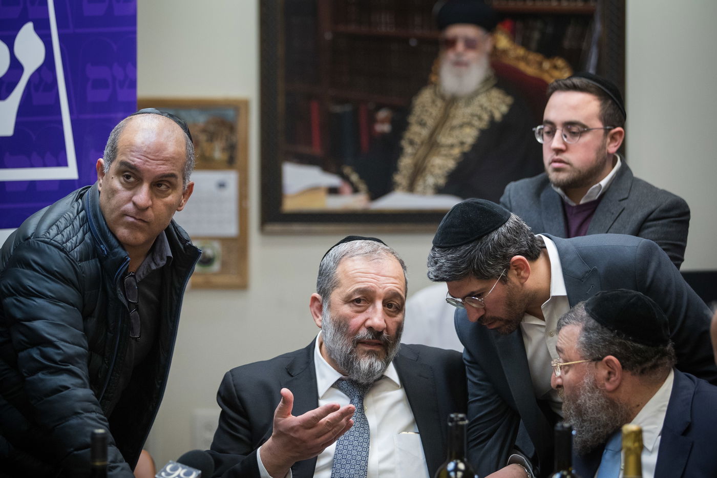 דרעי חוגג יום הולדת בחדר סיעת ש"ס