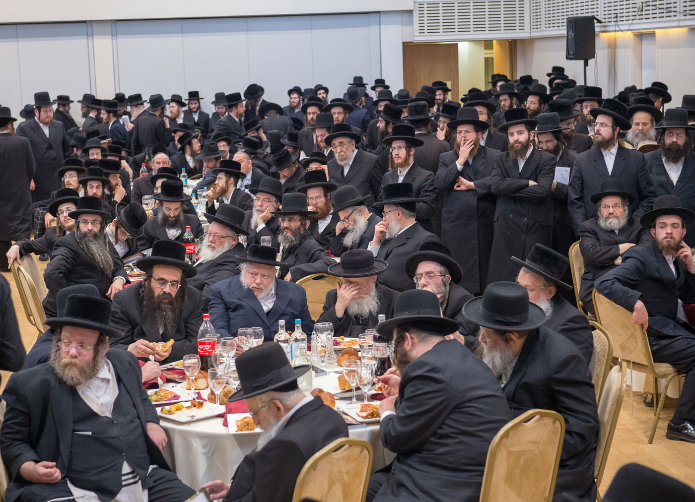 לונדון: אדמו"רים ורבנים בדינר לכולל • צפו