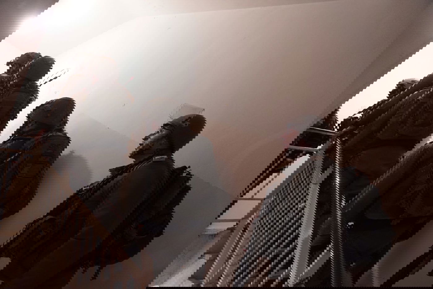 צפו: לוחמי צה"ל בבית משפחת המחבל מירושלים