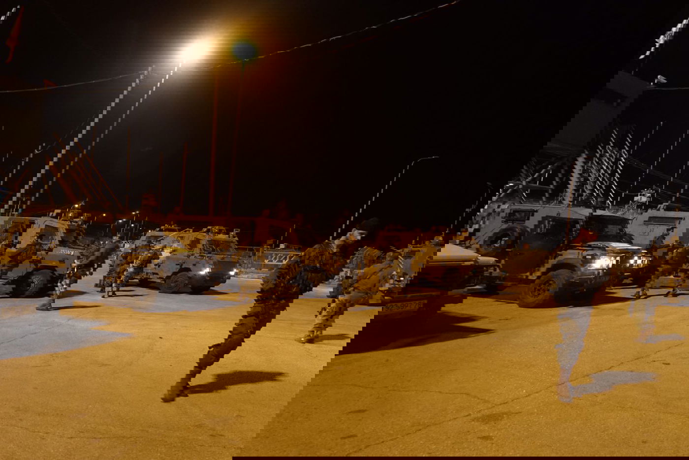 צפו: לוחמי צה"ל בבית משפחת המחבל מירושלים