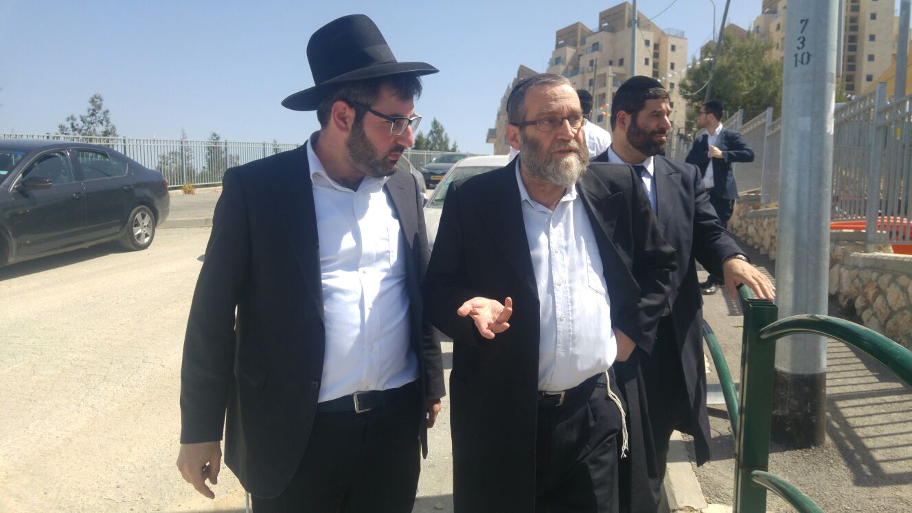 מרן הרב שך לחסידים: "הרבי צריך את הקוגל שלכם?" • צפו