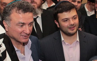 יצחק מירילשווילי, לצד אביו. מבעלי הערוץ