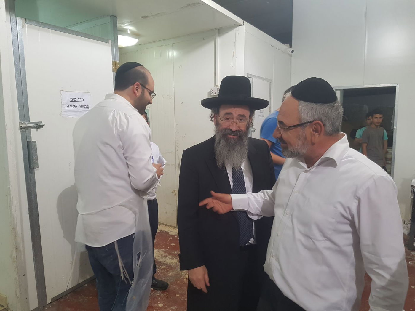 צפו: שירה וריקודים לכבוד הרב יעקב אמסלם