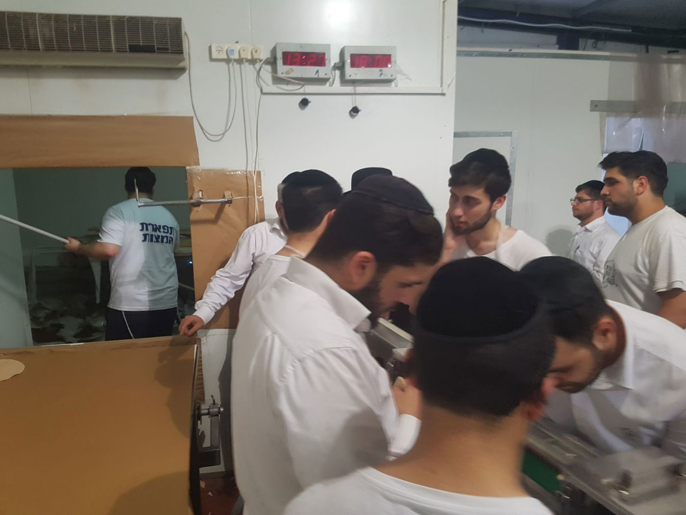 צפו: שירה וריקודים לכבוד הרב יעקב אמסלם