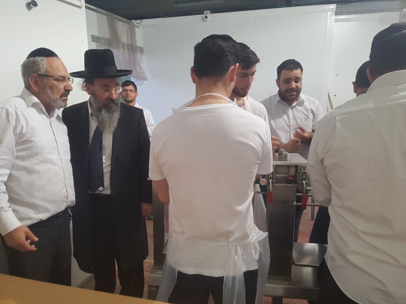 צפו: שירה וריקודים לכבוד הרב יעקב אמסלם