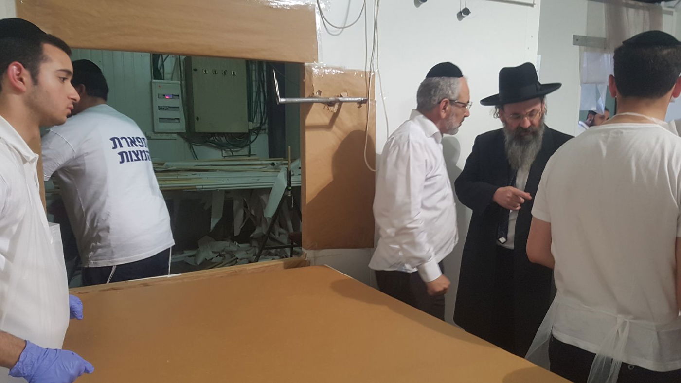 צפו: שירה וריקודים לכבוד הרב יעקב אמסלם